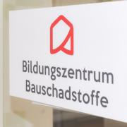 Eingang Bildungszentrum Bauschadstoffe